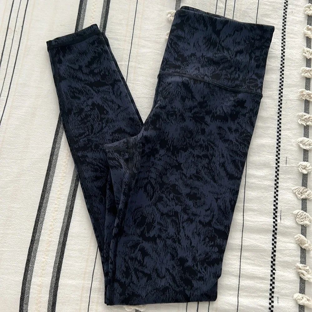 Athleta • Elation 7/8 Textured Tight Frosted Floral Navy Black